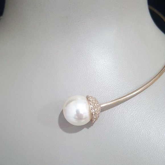 EXPRESS GOLD TONE FAUX PEARL CHOKER NECKLACE - Picture 2 of 4